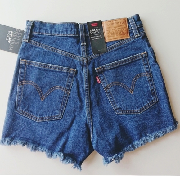 Levi's Premium Ribcage Shorts in Medium Dark Charleston Chill - Picture 6 of 11
